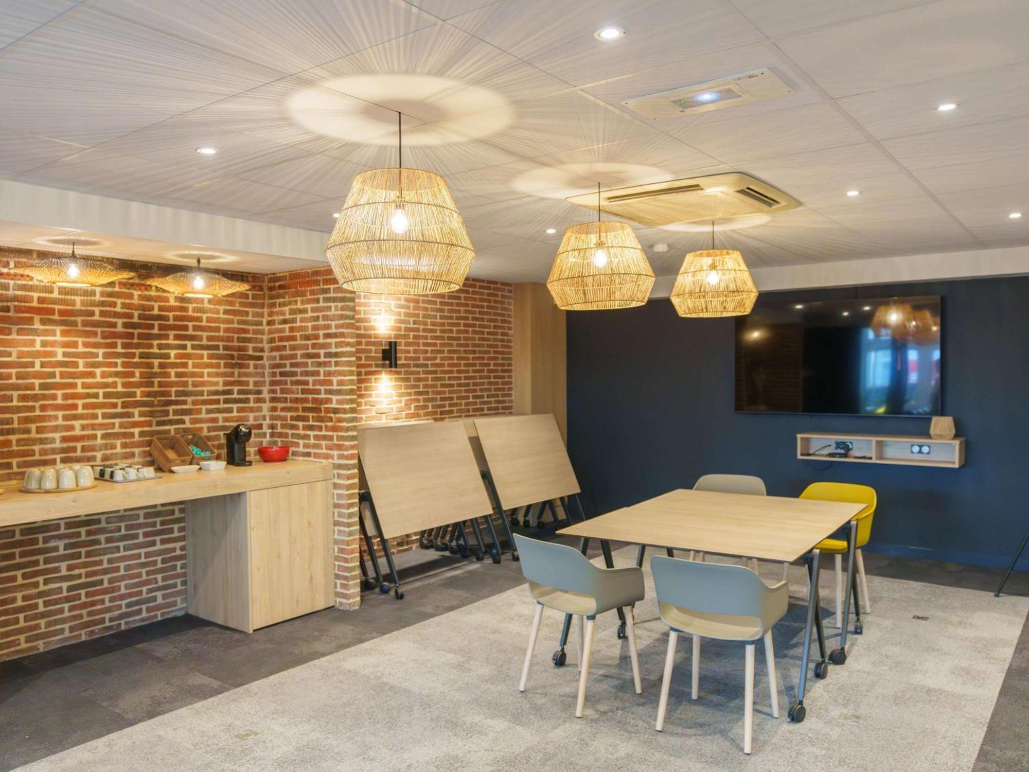 Hotel Ibis Laon Esterno foto